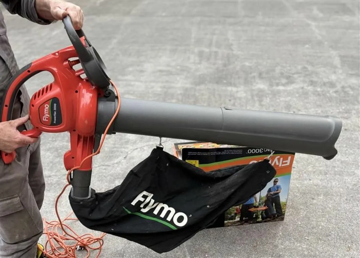 3 in 1 LeafBlower [Flymo PowerVac 3000] - Image 1