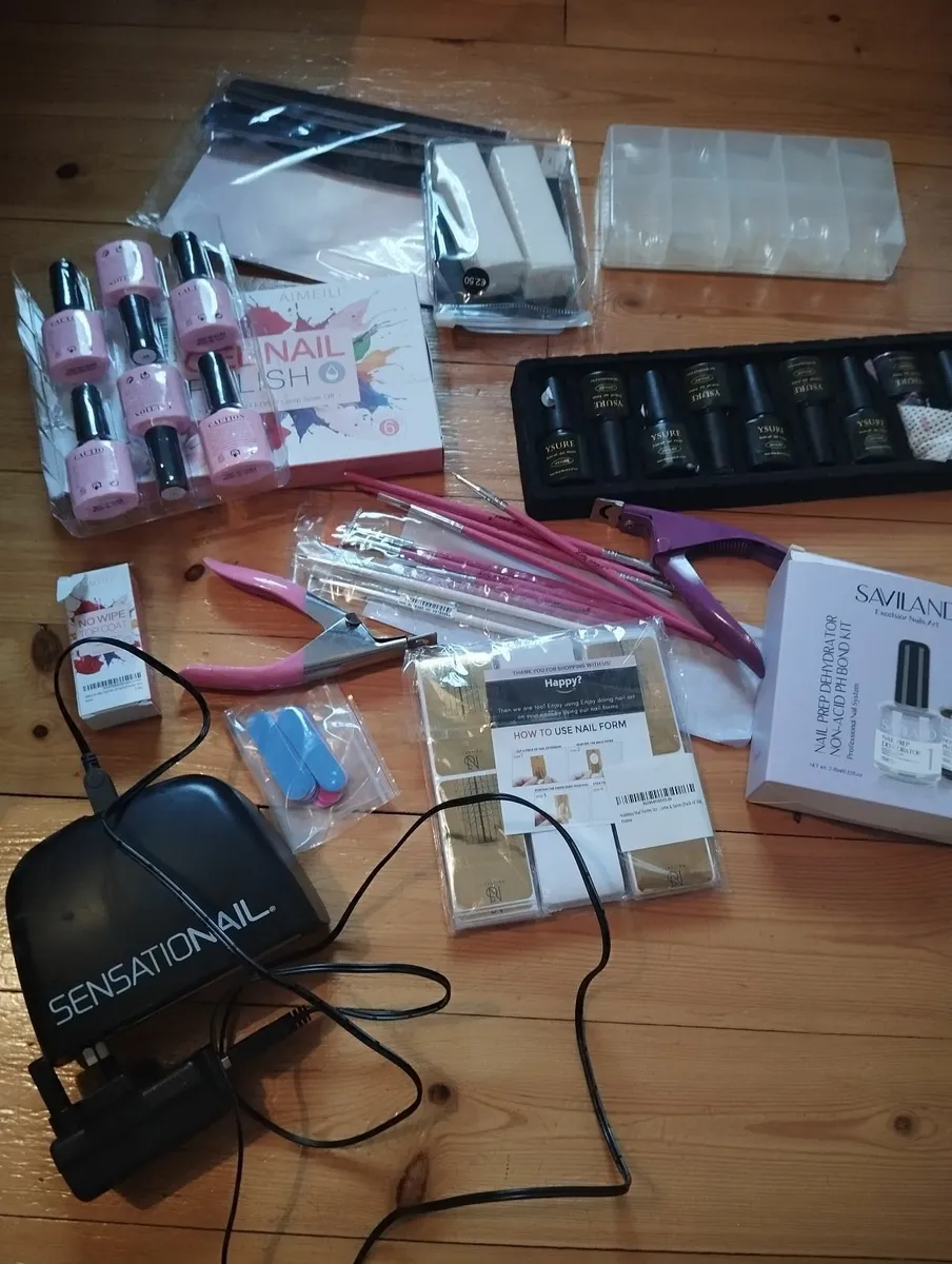 Makeup cosmetic case, vanity box with accessories - Image 1