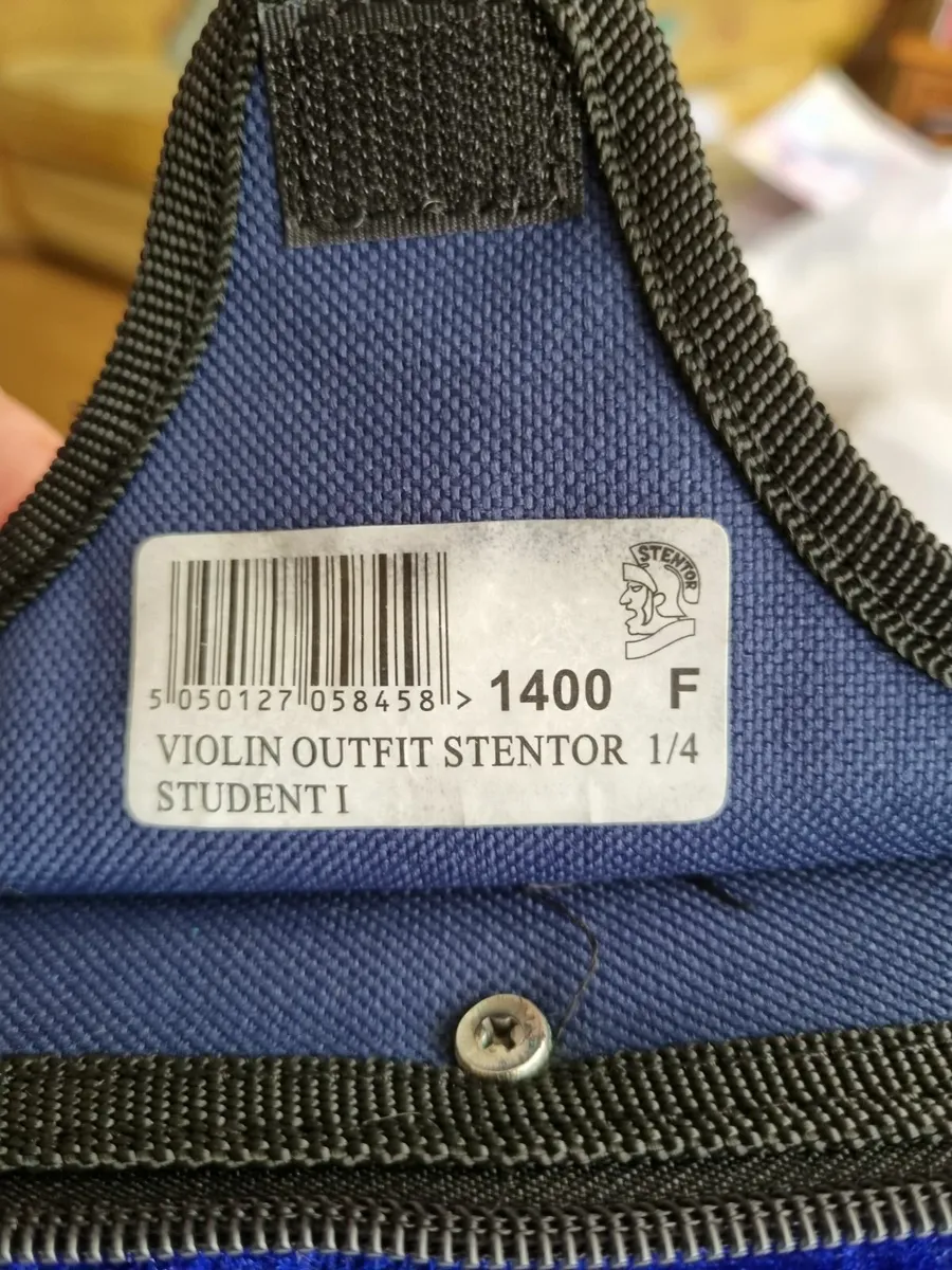 1/4  Size Stentor Student 1 Violin Kit - Image 3
