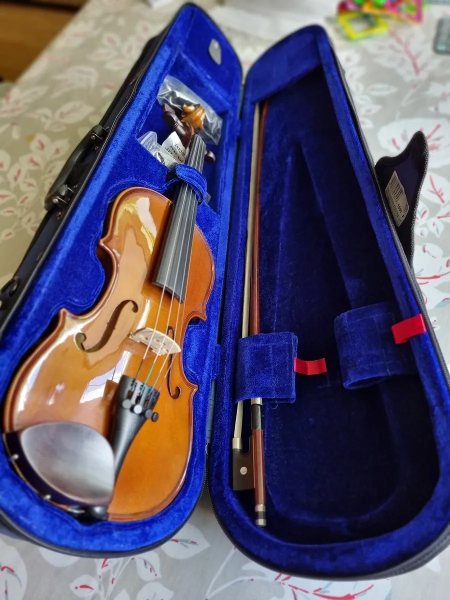 1/4  Size Stentor Student 1 Violin Kit - Image 4