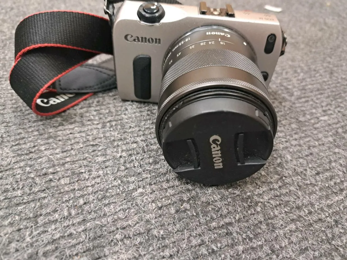 CAMERA CANON EOS - Image 1