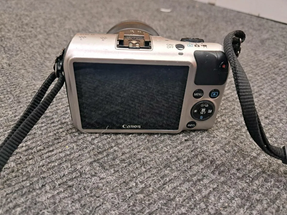 CAMERA CANON EOS - Image 4