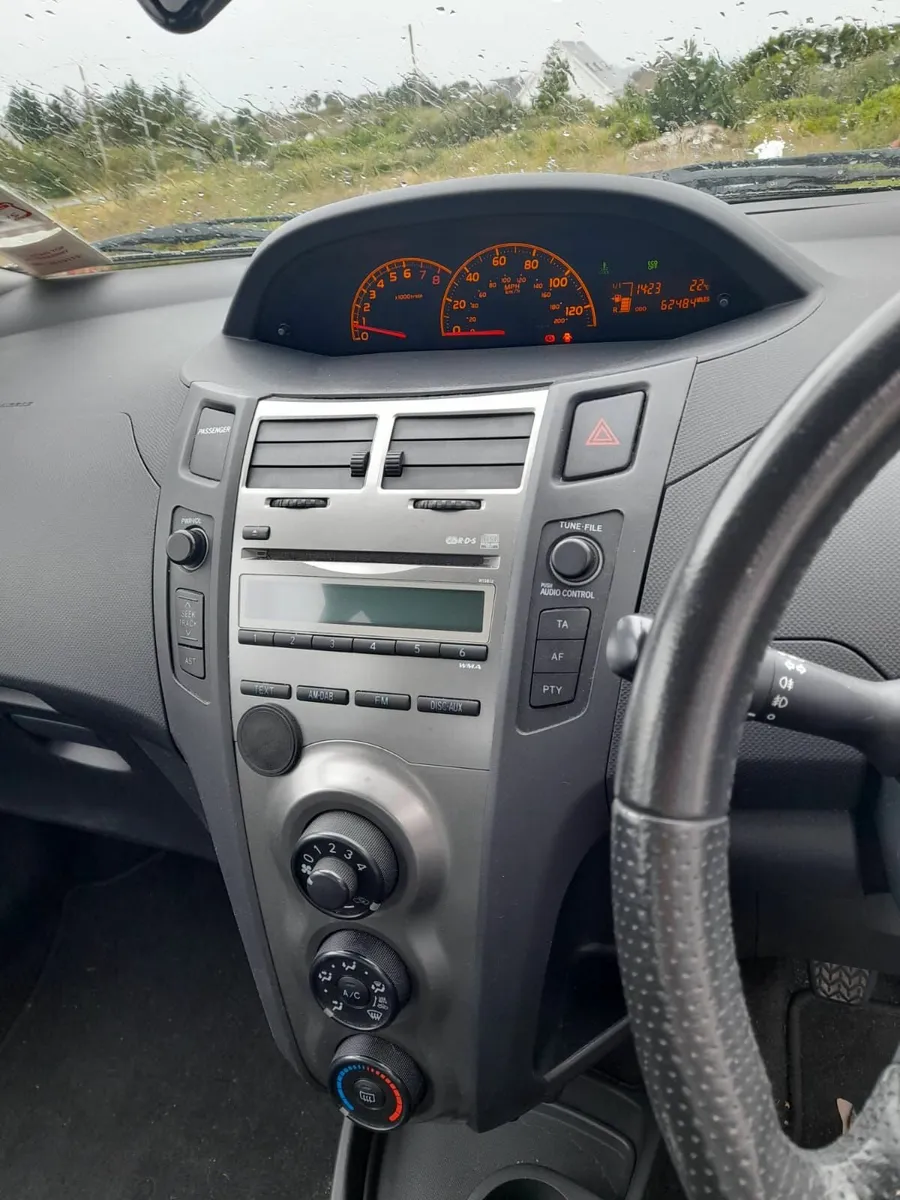 Toyota Yaris 2010 - Image 3
