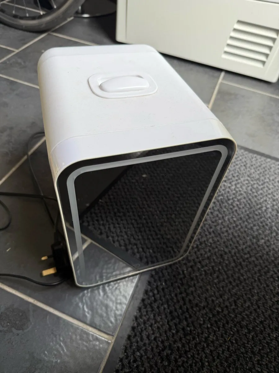 Mini fridge - Image 1