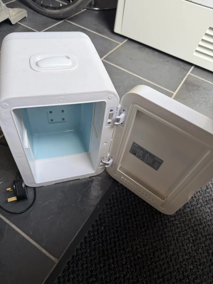 Mini fridge - Image 2