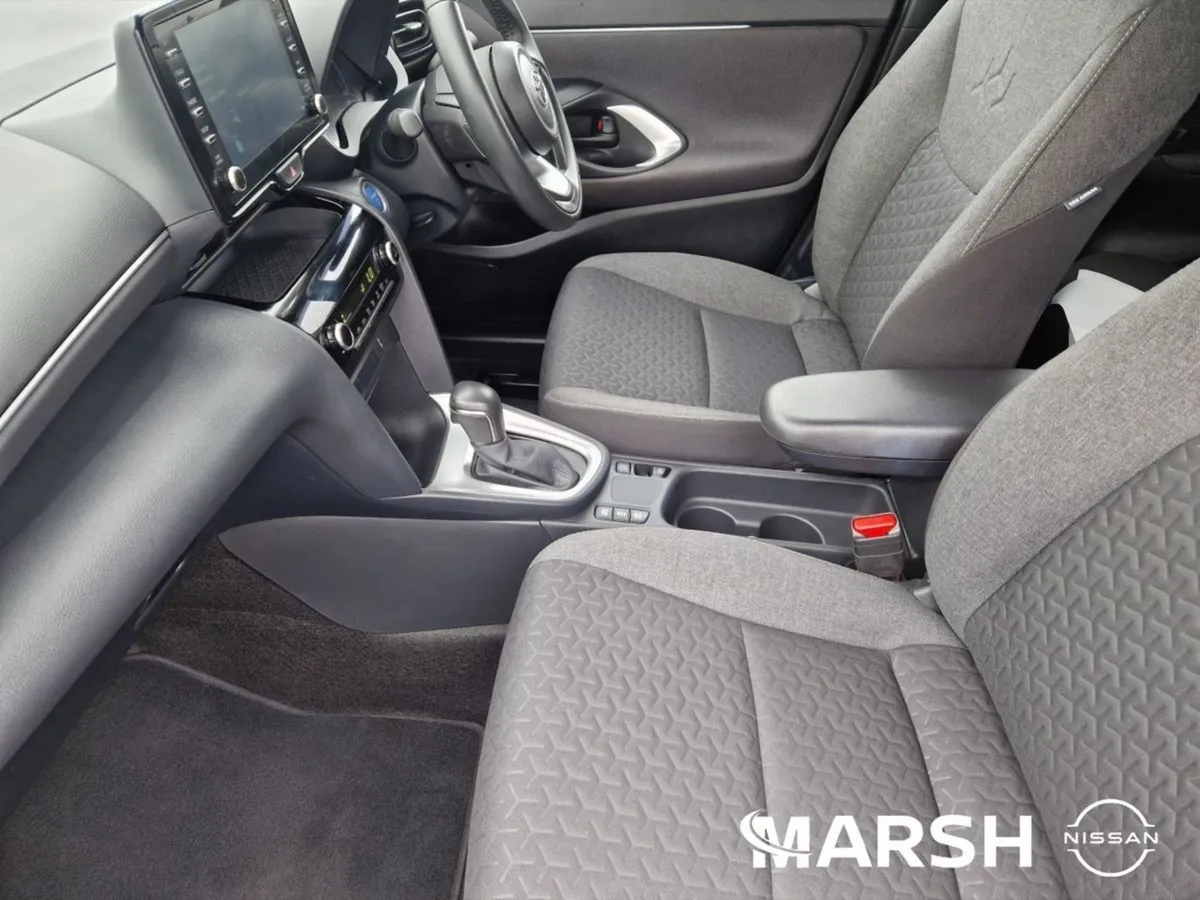 Toyota Yaris Cross Luna Sport 4DR Auto - Image 4