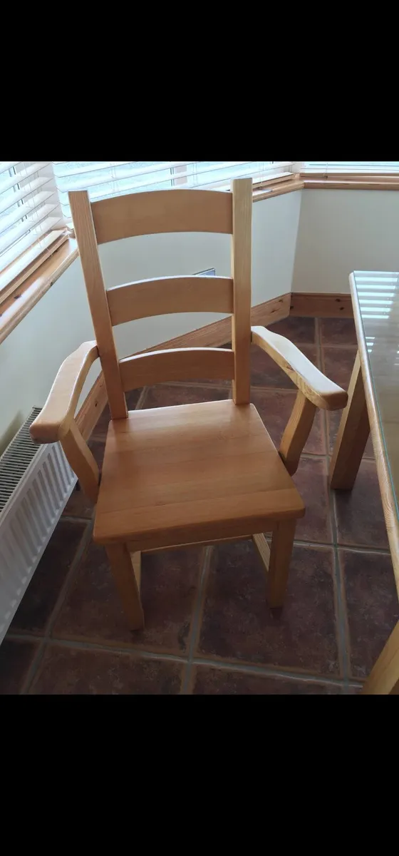 Kitchen table and chairs - Image 3
