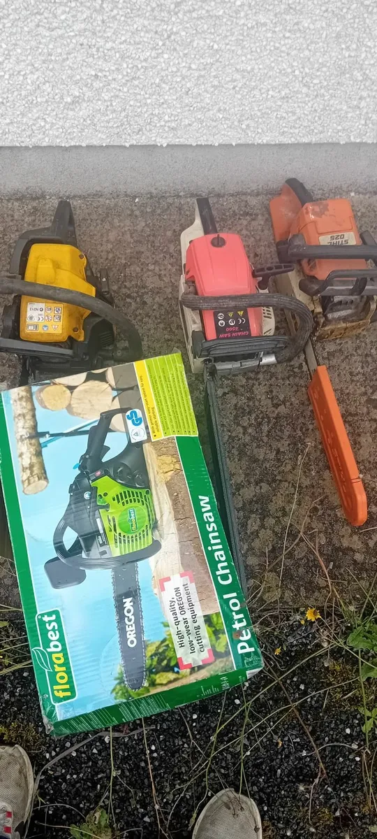 Chain saw - Image 1