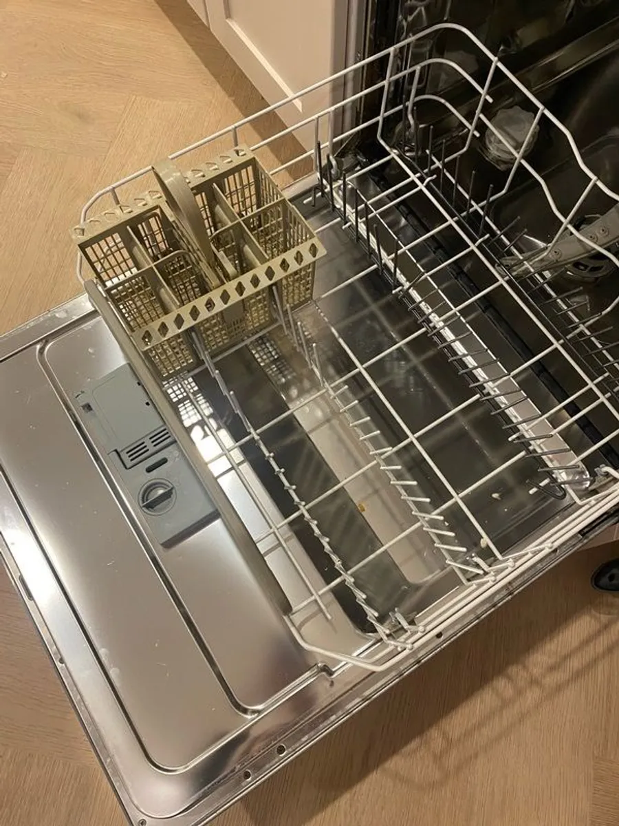 Hotpoint dishwasher - Image 4