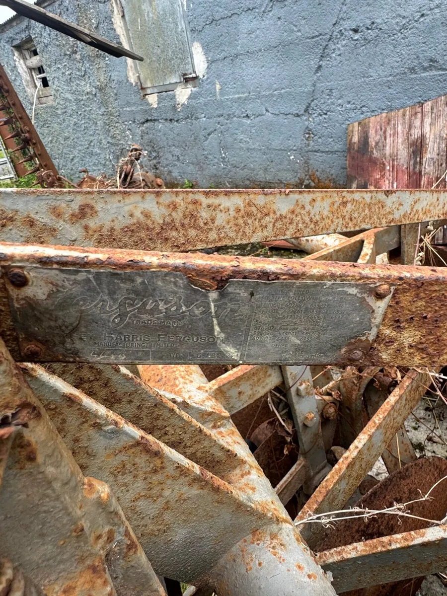 Ferguson ridger, mower, disc harrow, link box - Image 2