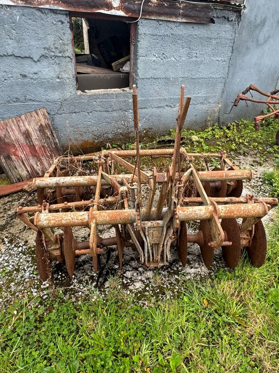 Ferguson ridger, mower, disc harrow, link box - Image 3