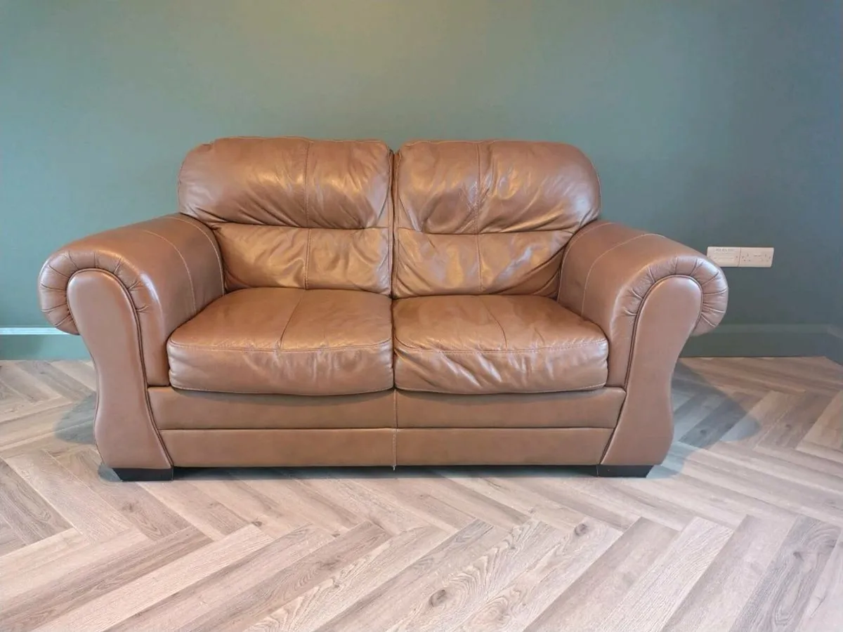 Two seater leather couch - Image 1