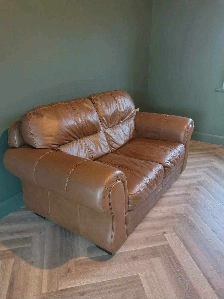 Two seater leather couch - Image 2