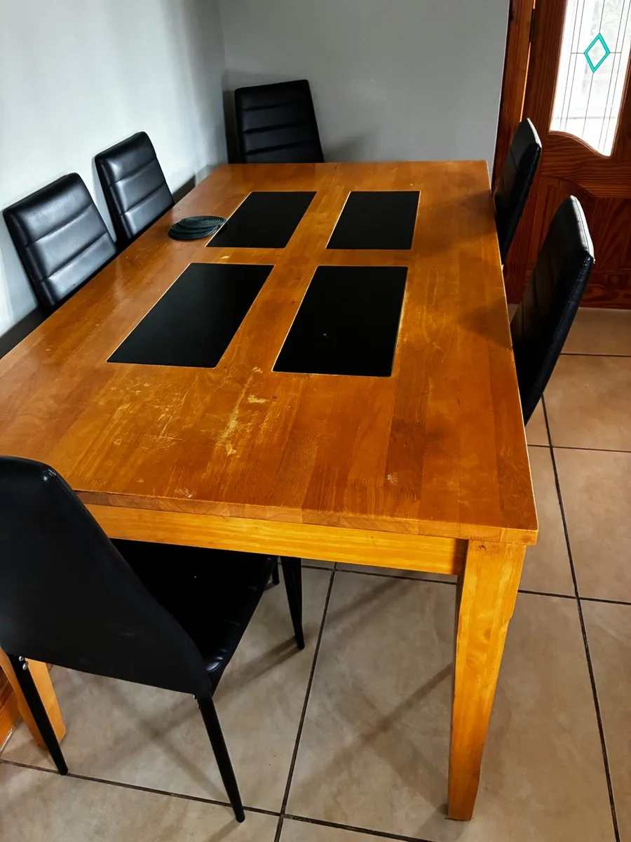 Table & 6 chairs - Image 1
