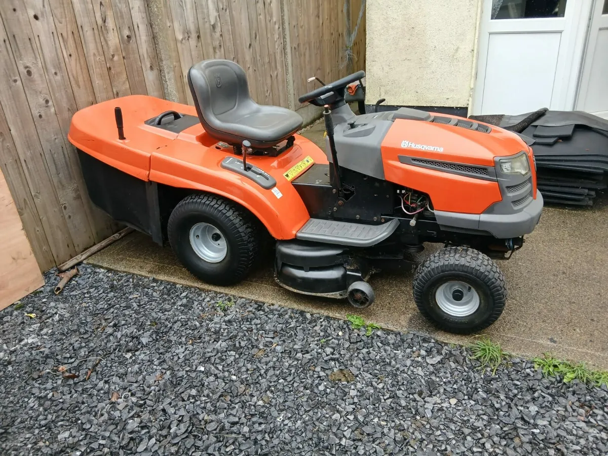 Ride on lawnmower - Image 1