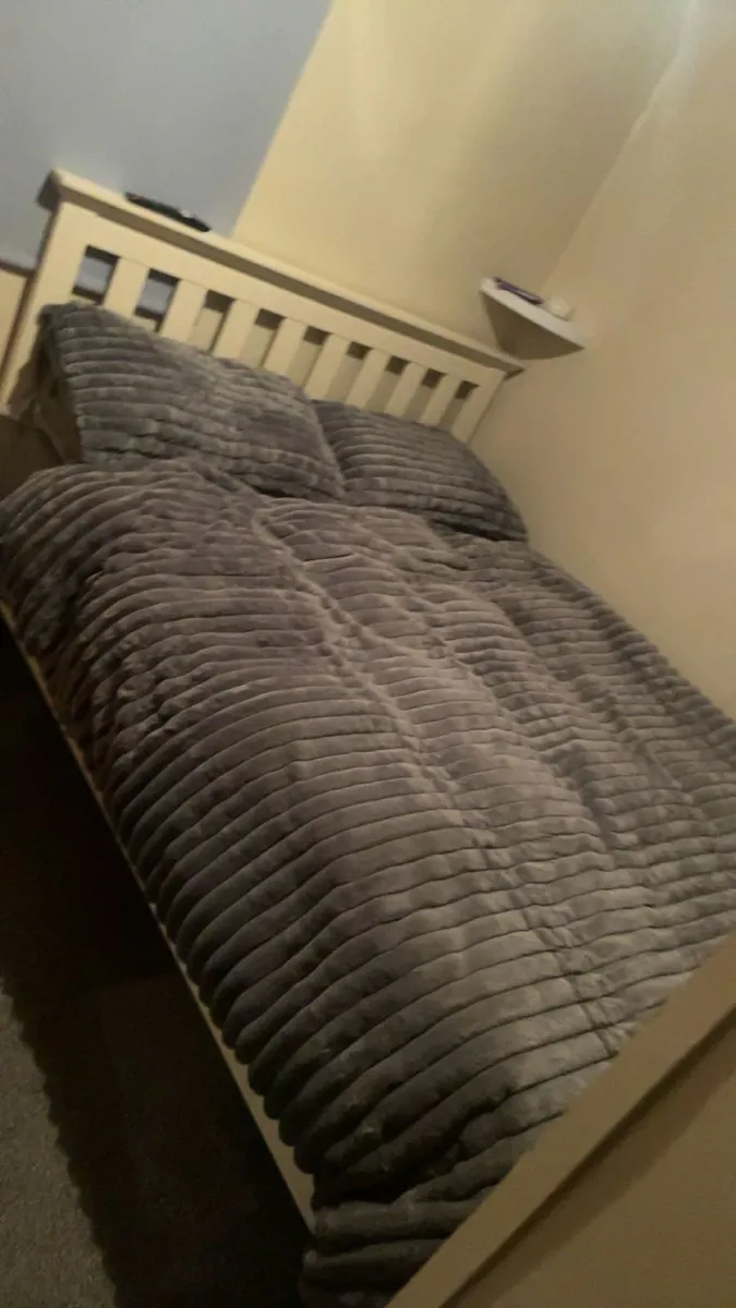 bed - Image 3