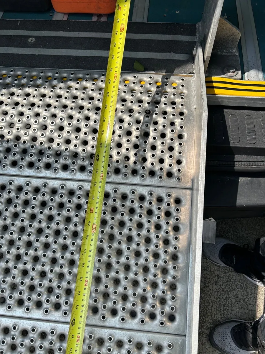 Van rear tail ramp - Image 2