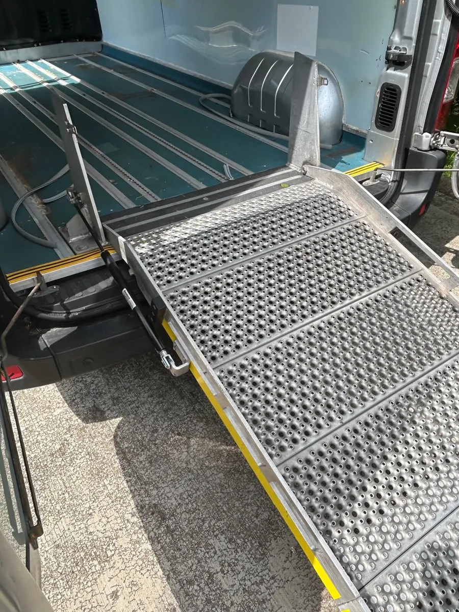 Van rear tail ramp - Image 3