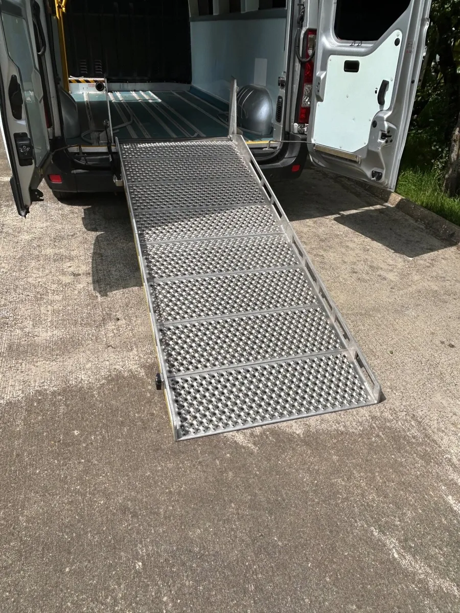 Van rear tail ramp - Image 1