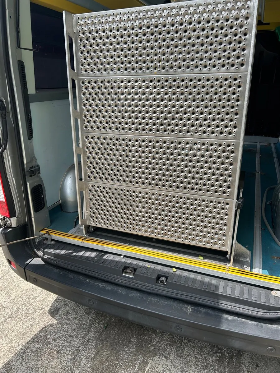 Van rear tail ramp - Image 4