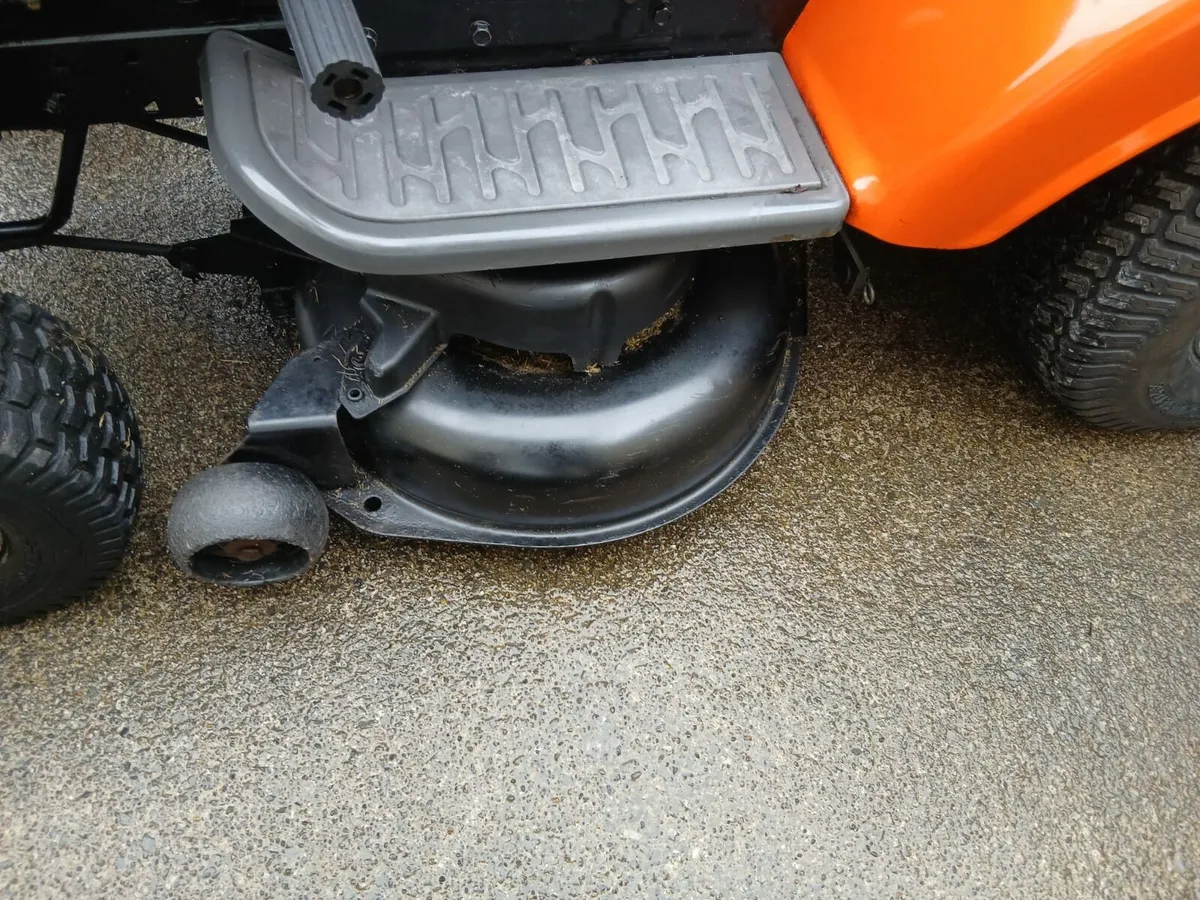 Ride on lawnmower - Image 3