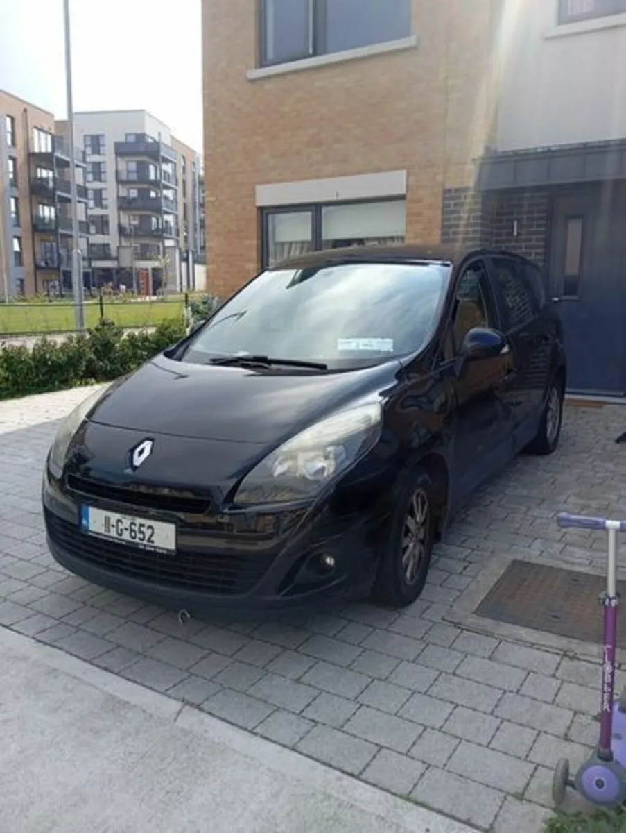 Renault Grand Scenic 2011 - Image 1