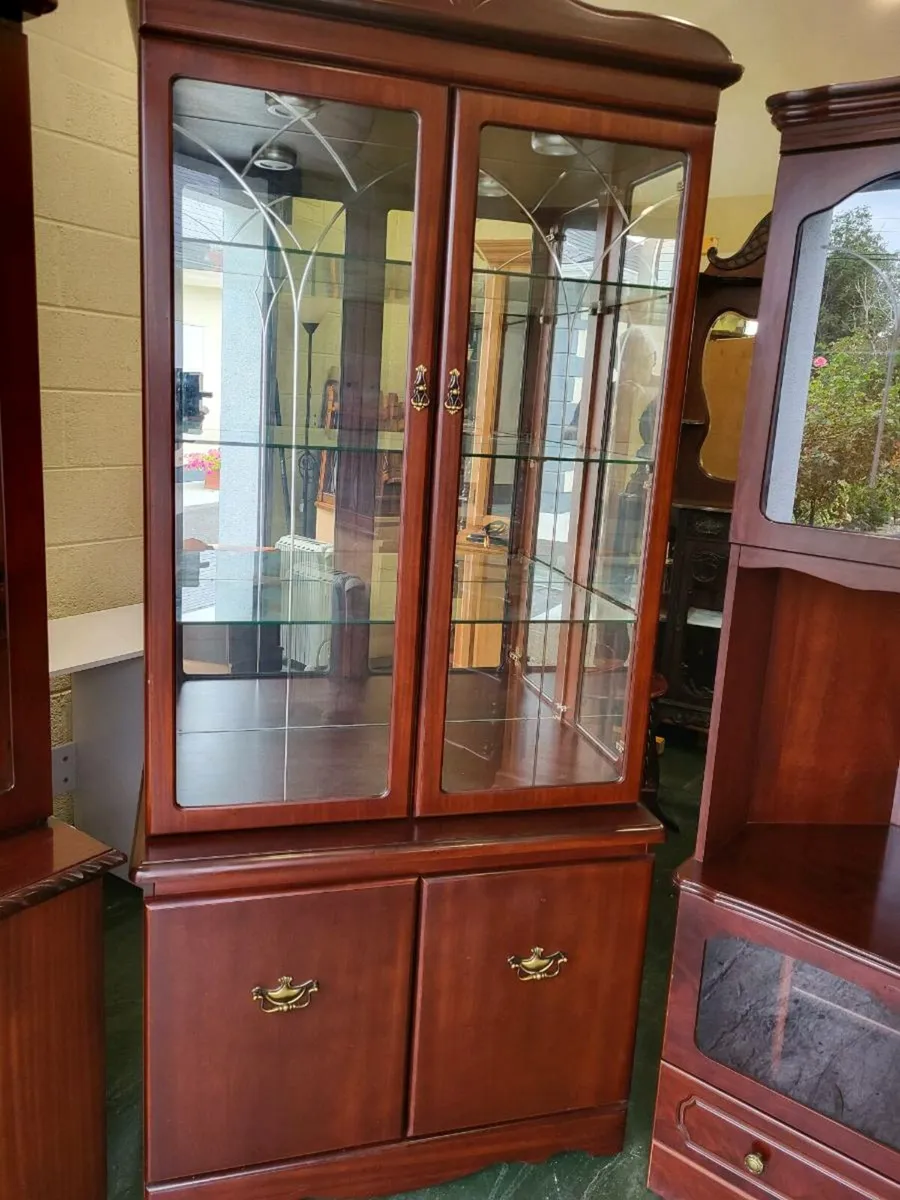 Three lovely mahogany display cabinets - Image 4