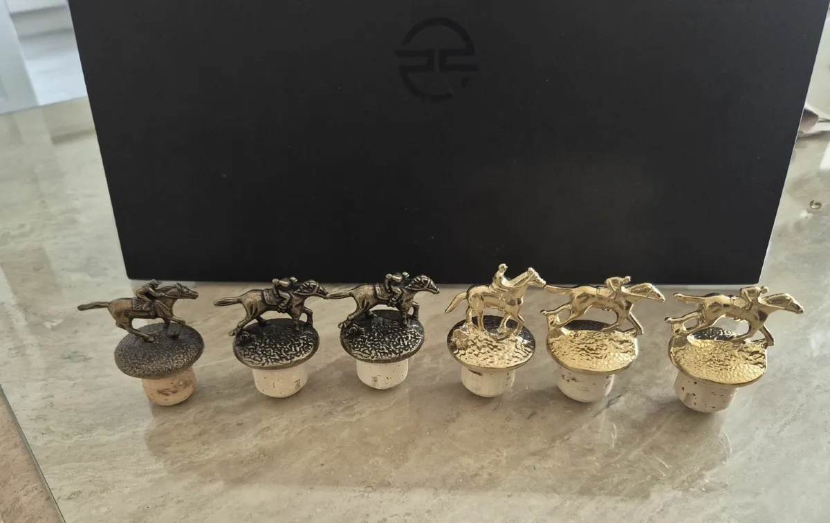 Horse & Jockey Bottle Tops - Image 1