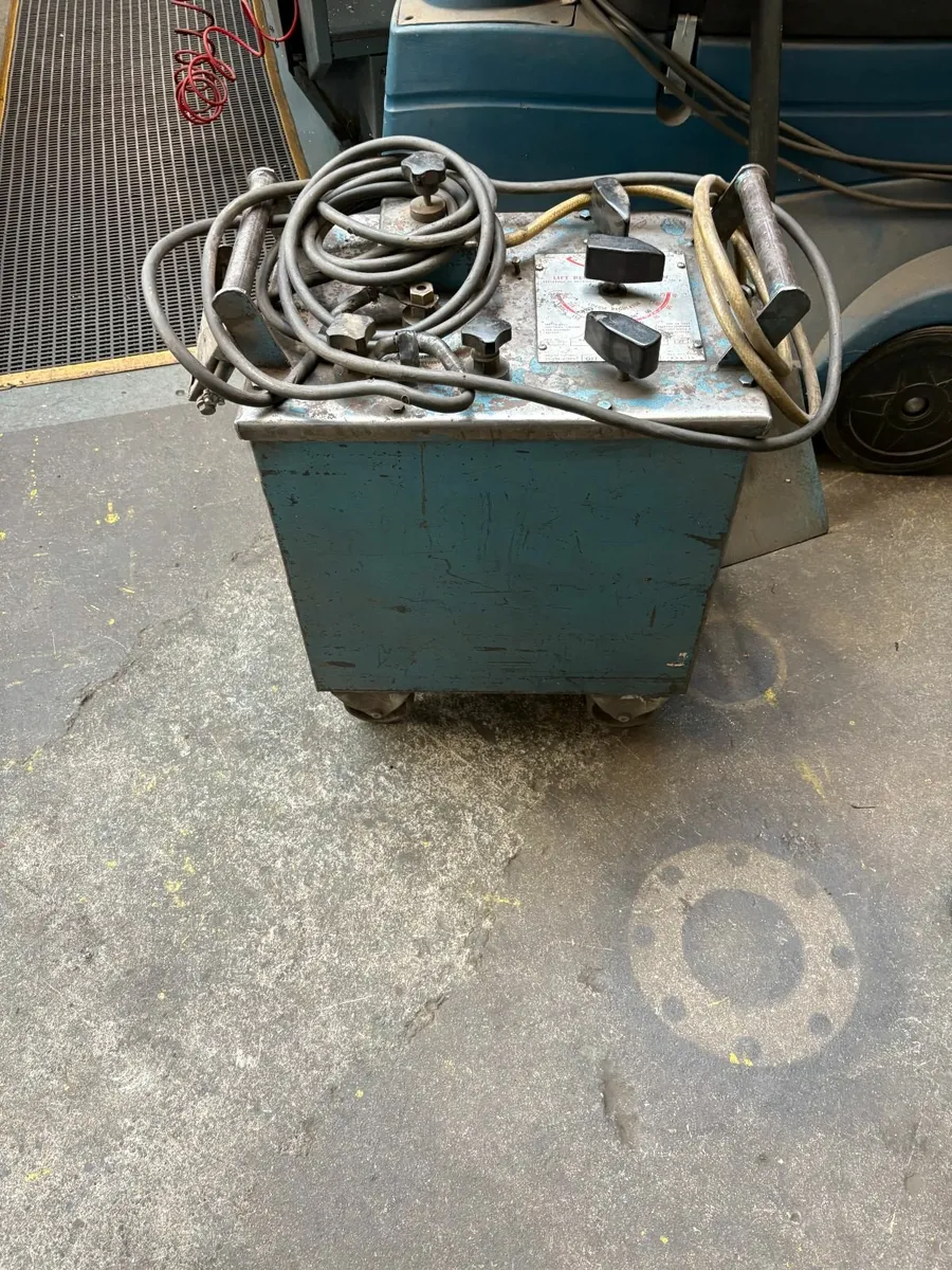 oil cooled welder - Image 3