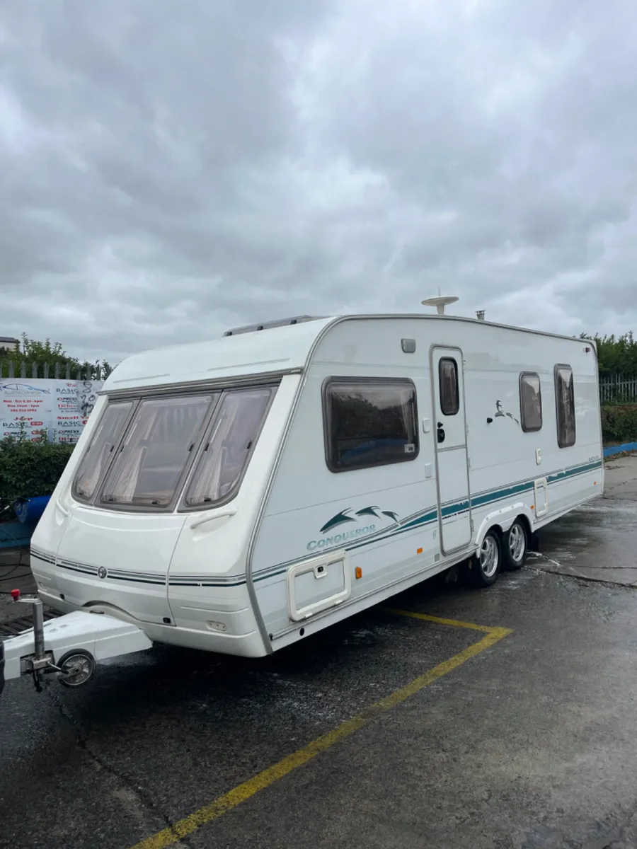 Swift 4 Berth Island Bed Caravan For Sale - Image 1
