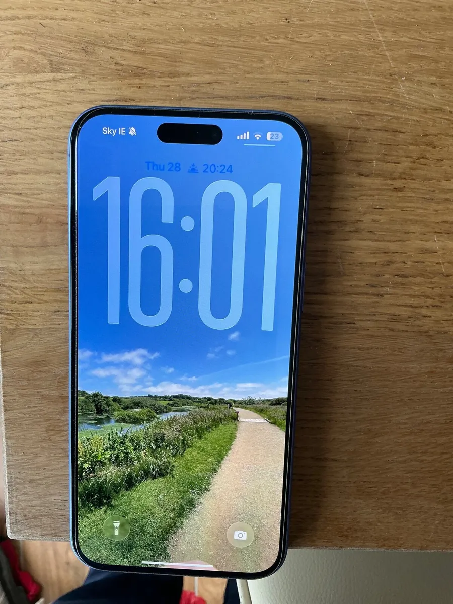 iPhone 16 plus - Image 2