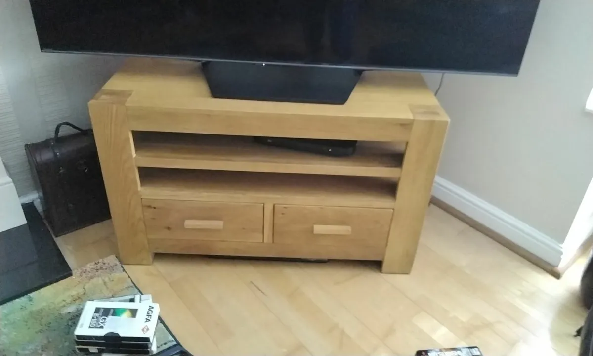 Solid wood TV table - Image 3