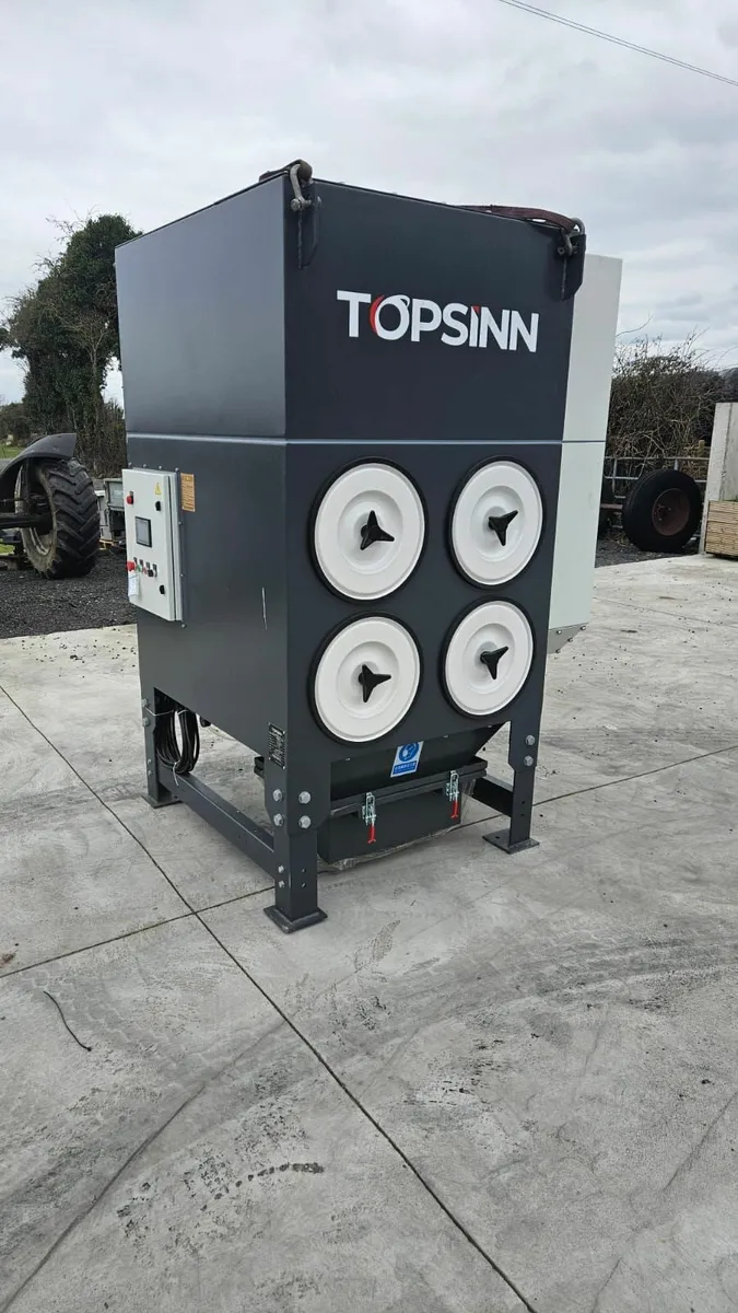 Large fume / dust extractor - Image 1