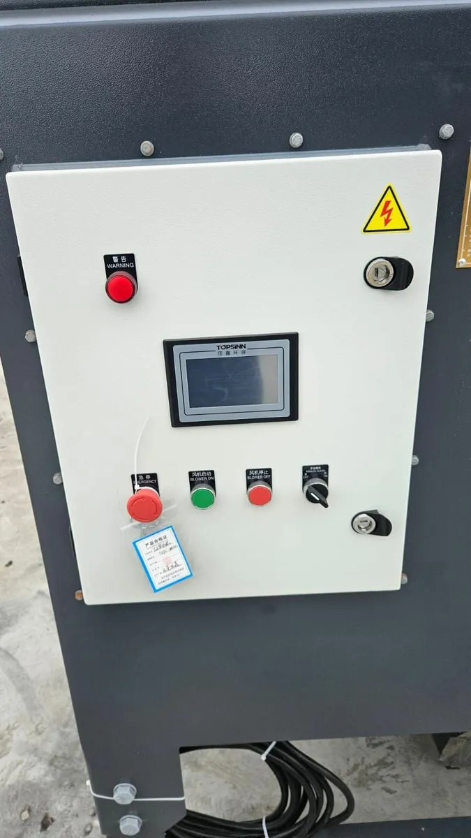 Large fume / dust extractor - Image 2