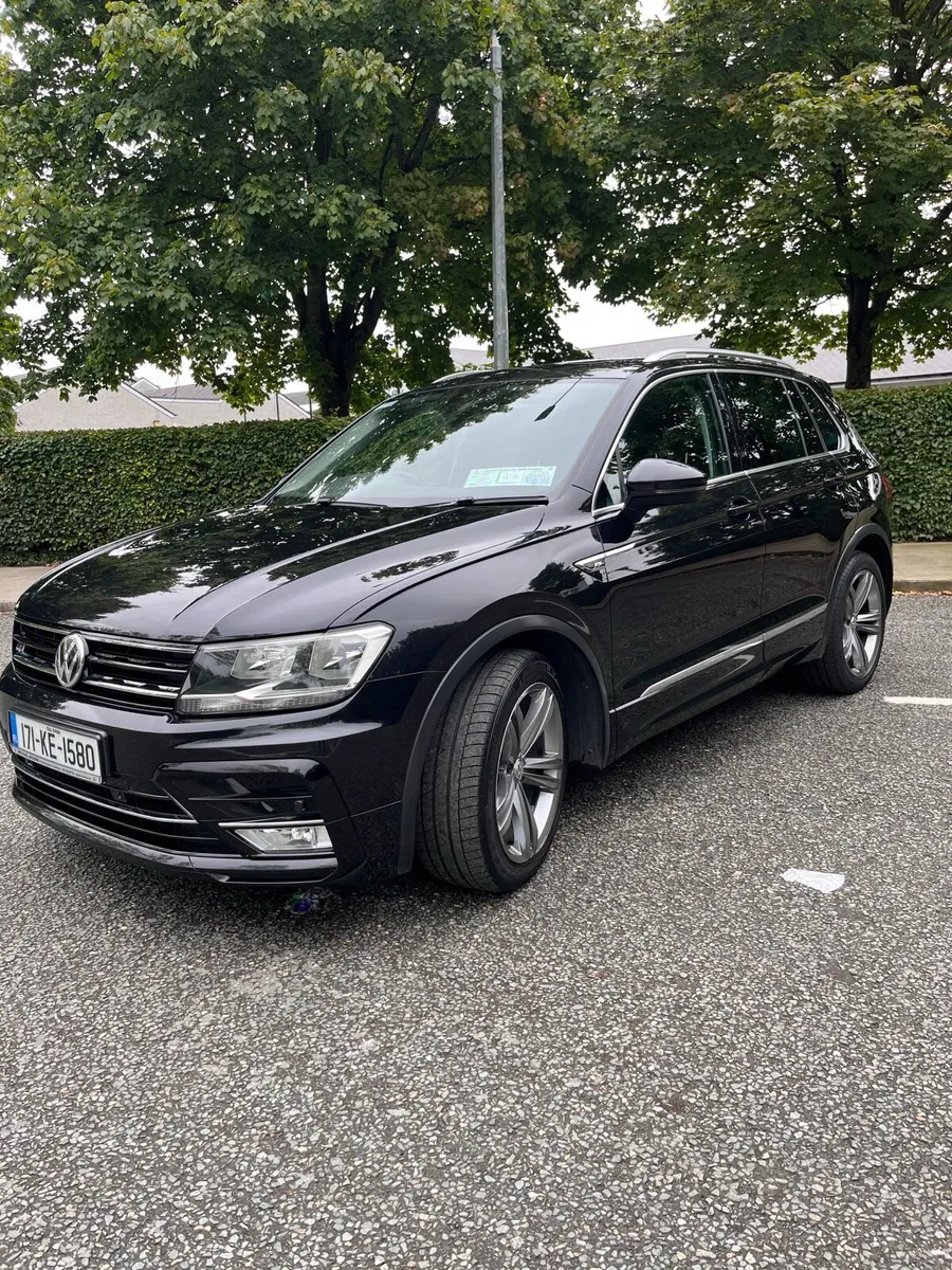 Vw Tiguan 2017 R-Line 2.0 with Panoramic sunroof - Image 3