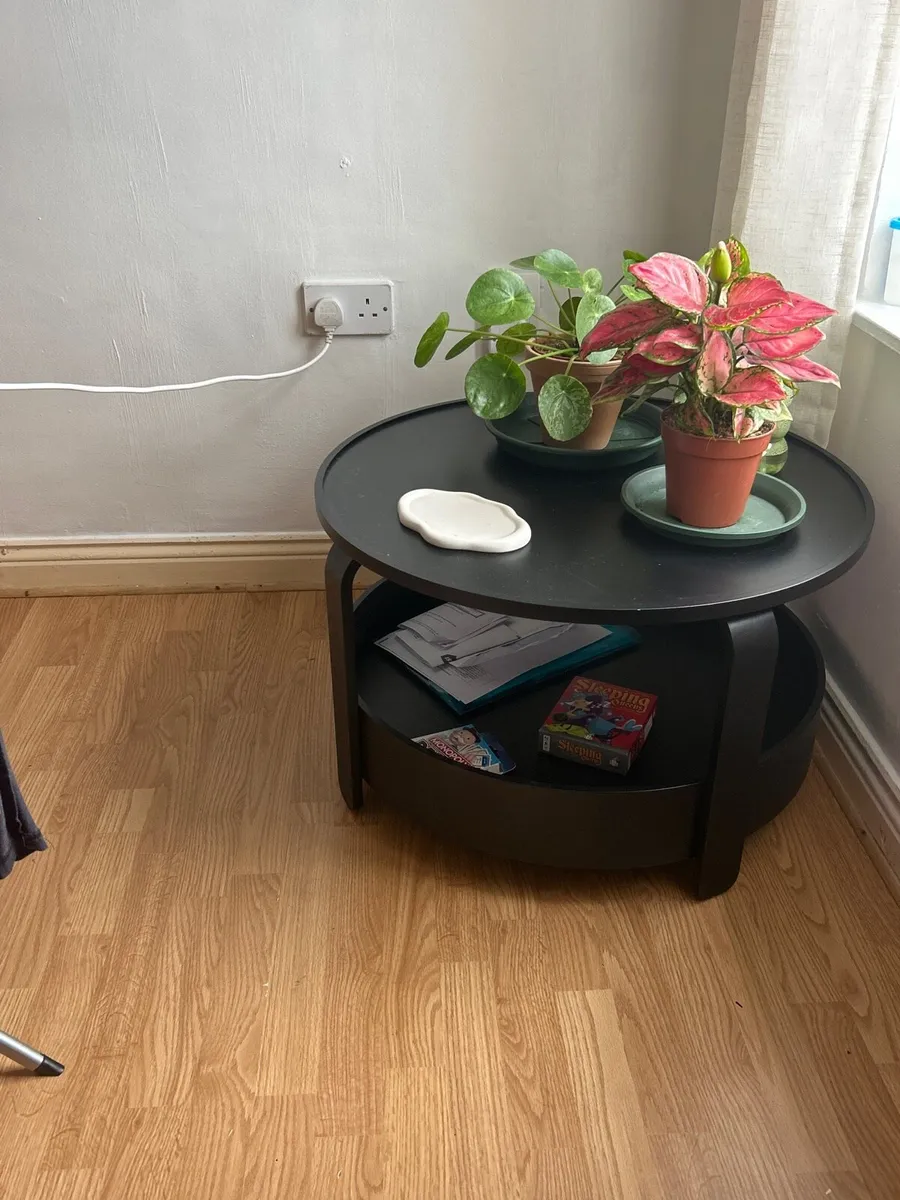 Round black coffee table - Image 1