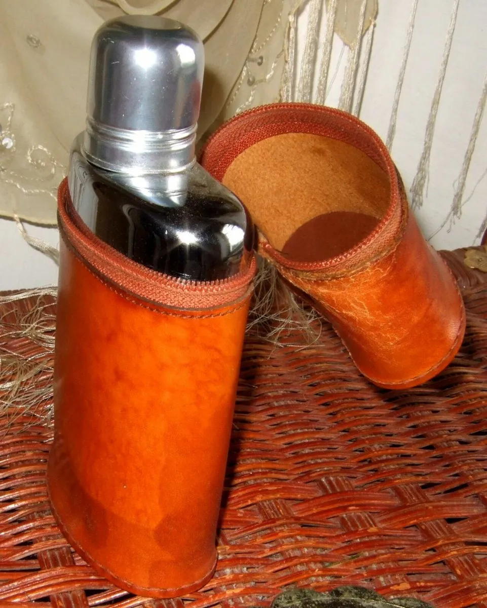 Vintage Harrods Hip Flask & Leather Case - Image 1