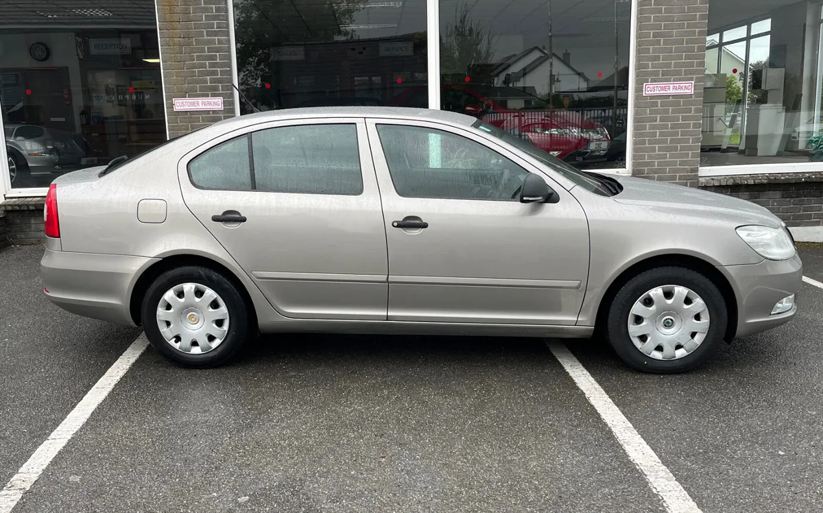 Skoda Octavia CLASSIC 1.6 TDI 105BHP 4DR - Image 2
