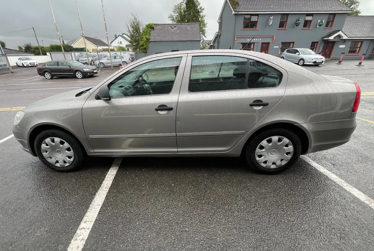 Skoda Octavia CLASSIC 1.6 TDI 105BHP 4DR - Image 4