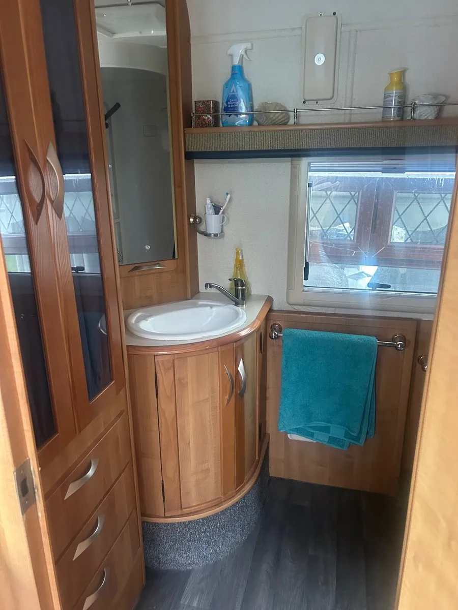 Campervan / Motorhome - Image 4