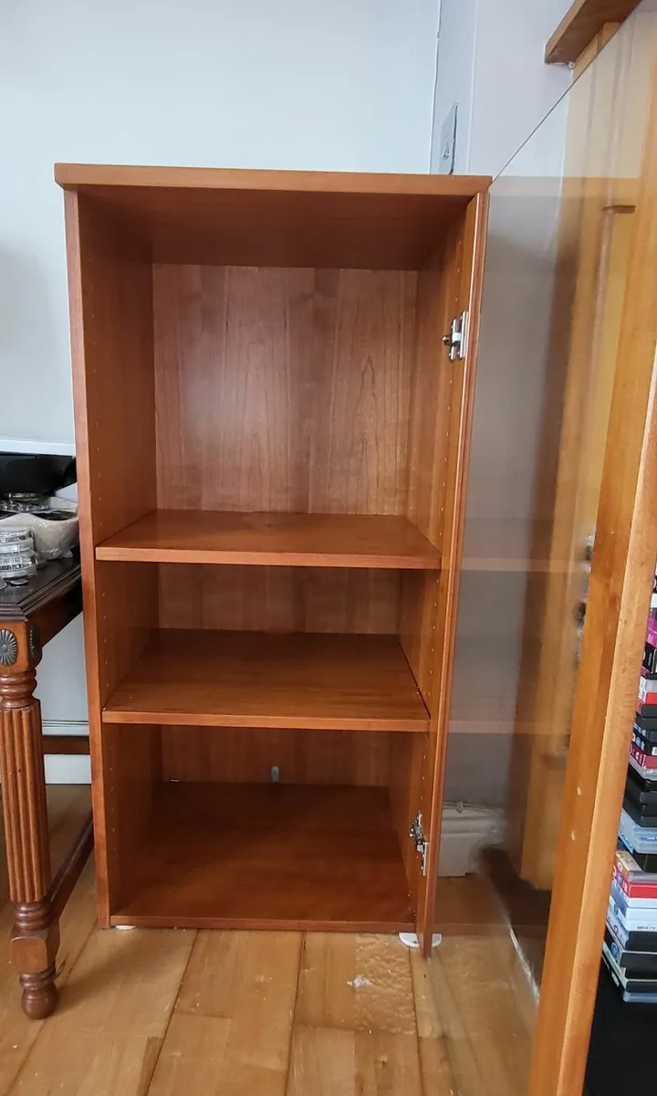 Furniture / Cabinet with glass shelves - Image 1