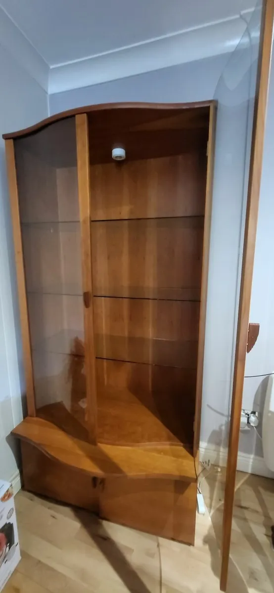 Furniture / Cabinet with glass shelves - Image 2