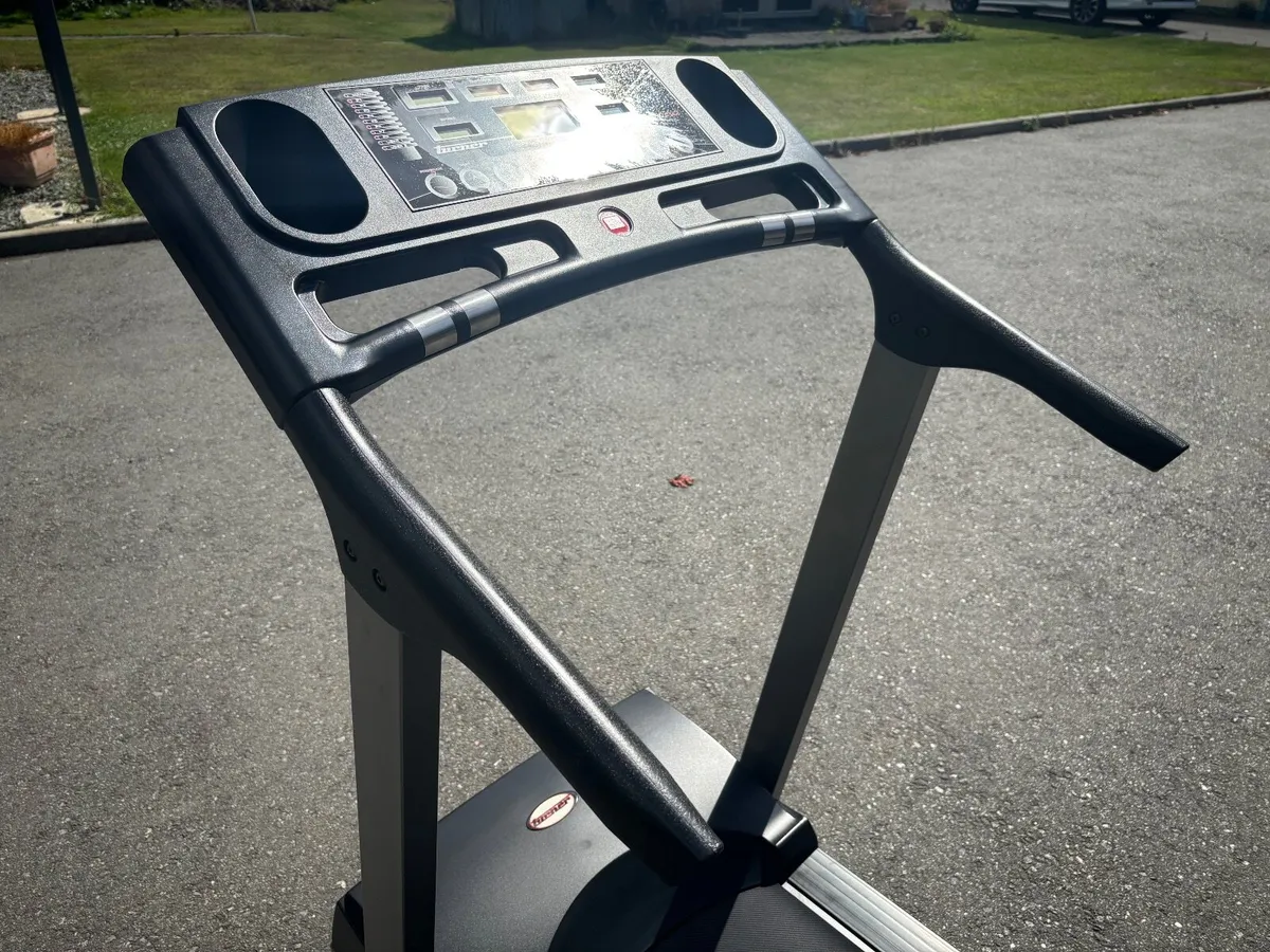 Turner treadmill with riser - Image 3
