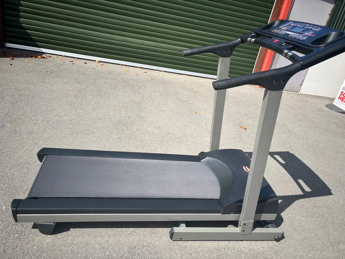 Turner treadmill with riser - Image 1