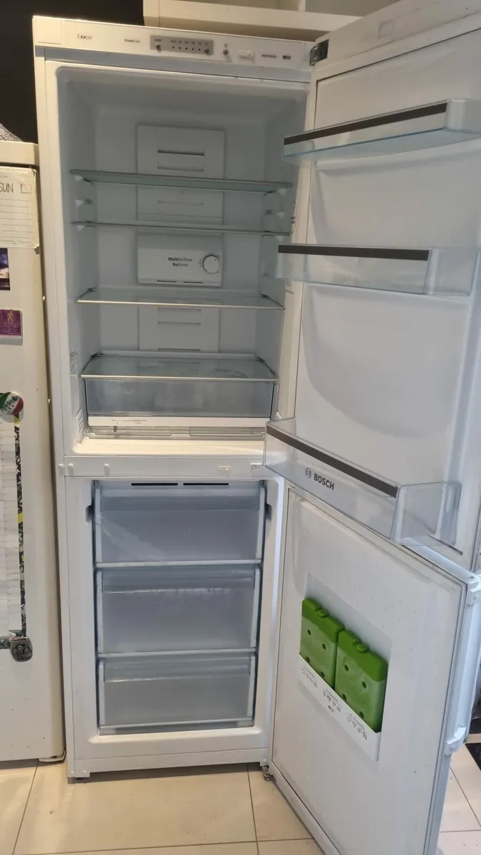 Bosch frost free Fridge freezer - Image 2