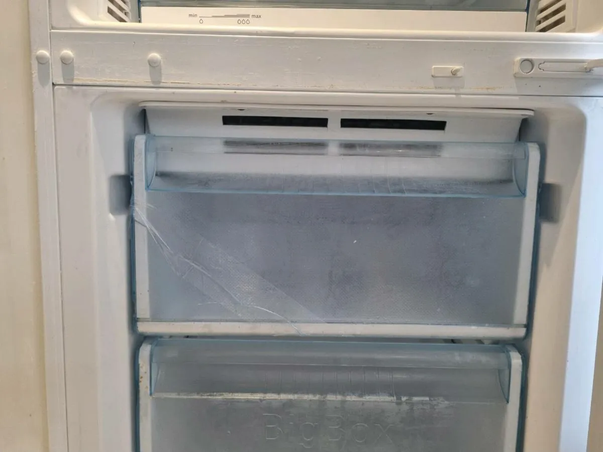 Bosch frost free Fridge freezer - Image 3