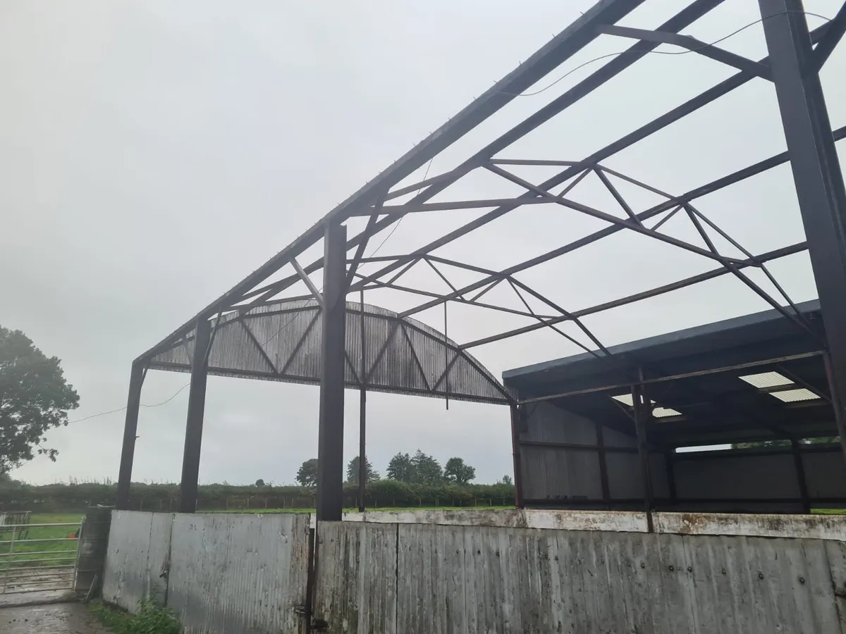 Four bay round roof hay shed - Image 1