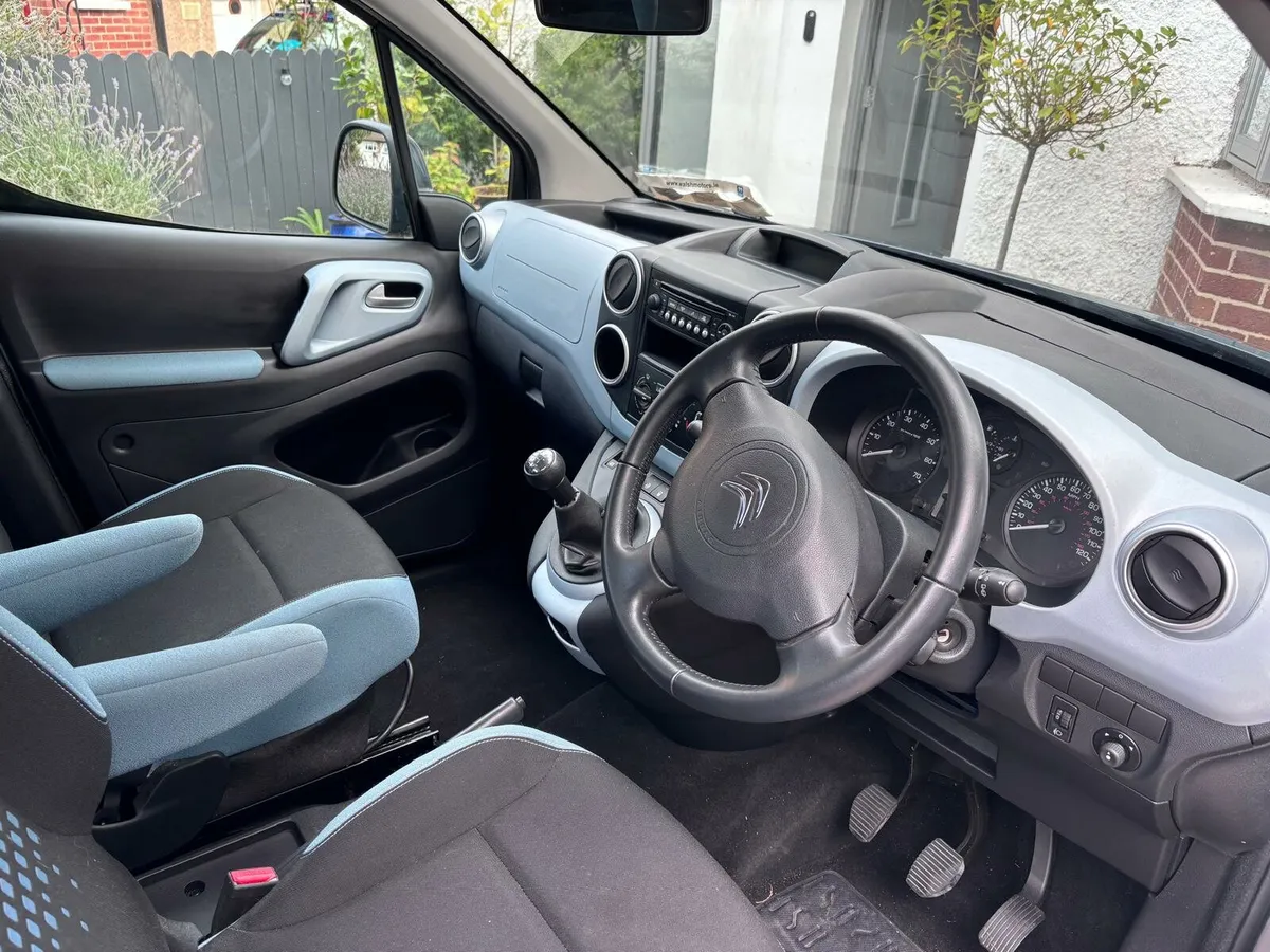 Car - Image 3