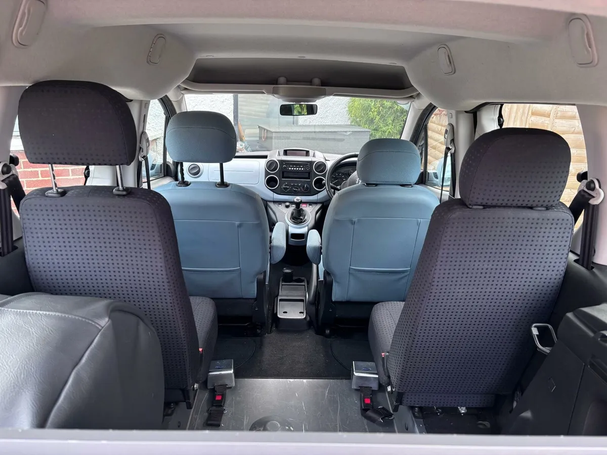 Car - Image 4