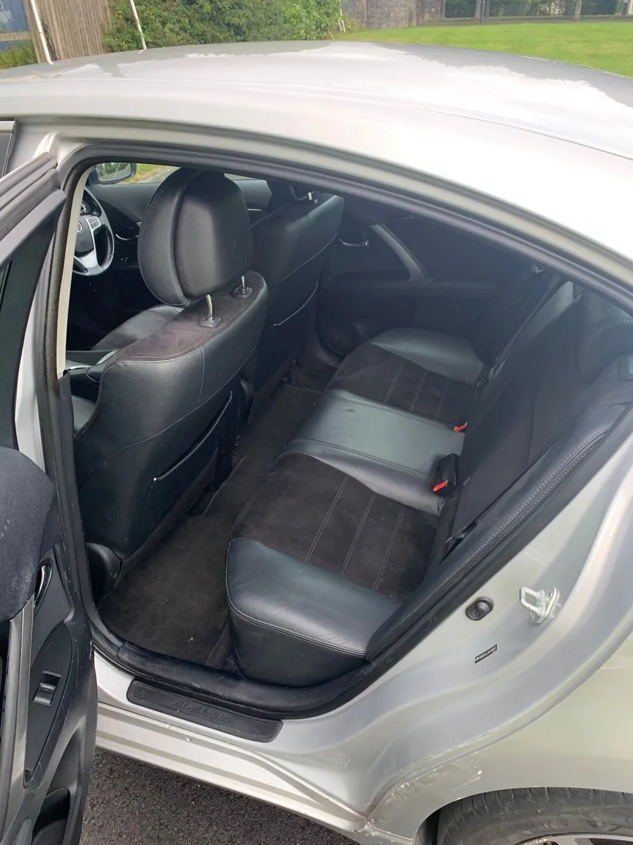 Toyota Avensis 2015 - Image 2